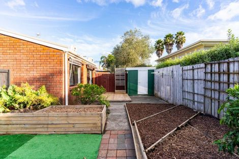 Photo of property in 2/9 Cairnfield Road, Kensington, Whangarei, 0112