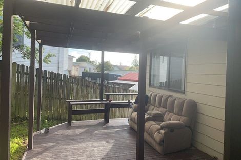 Photo of property in 10 Faram Place, Massey, Auckland, 0614