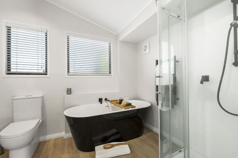 Photo of property in 22 Maori Hut Road, Red Beach, 0932