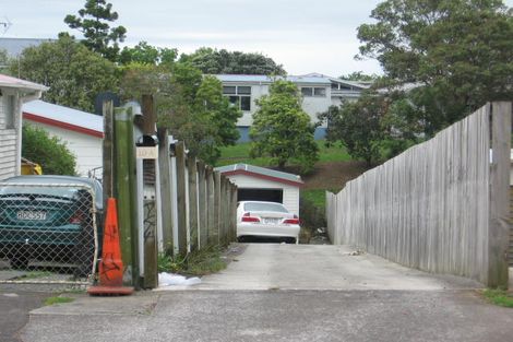 Photo of property in 2/10 Ennis Avenue, Pakuranga Heights, Auckland, 2010