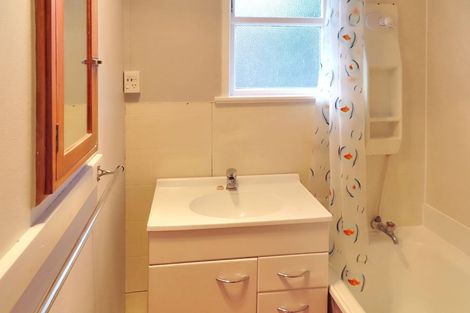 Photo of property in 122 Hewer Crescent, Naenae, Lower Hutt, 5011