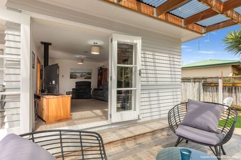 Photo of property in 33 Winston Avenue, Hokowhitu, Palmerston North, 4410