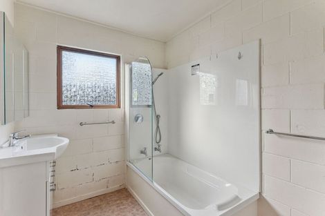 Photo of property in 15 Winara Avenue, Waikanae, 5036