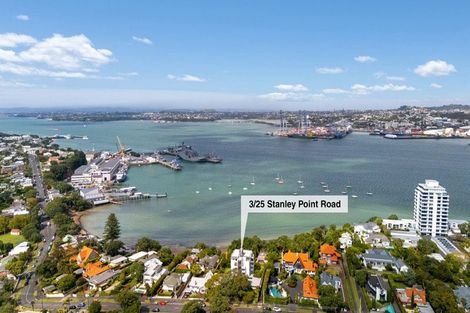 Photo of property in 3/25 Stanley Point Road, Stanley Point, Auckland, 0624