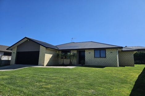 Photo of property in 68 Farnborough Drive, Grandview Heights, Hamilton, 3200