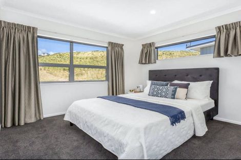 Photo of property in 27 Waitaria Terrace, Aotea, Porirua, 5024