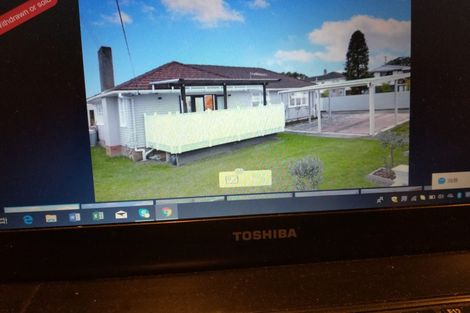 Photo of property in 3 Glen Marine Parade, Glendene, Auckland, 0602