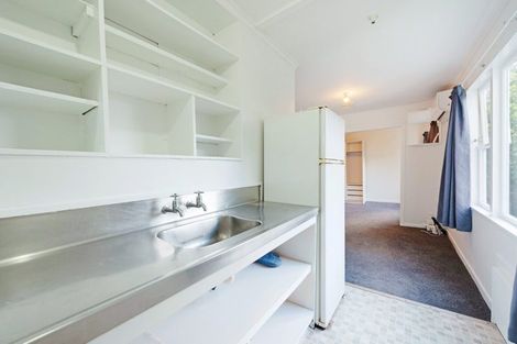 Photo of property in 58 Garden Road, Northland, Wellington, 6012