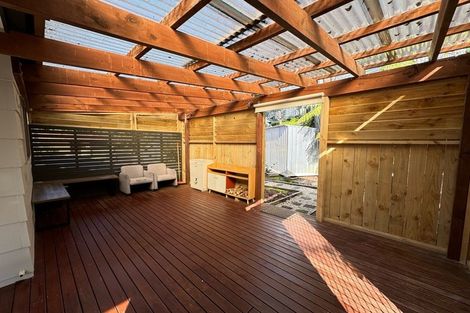 Photo of property in 1/62 Stapleford Crescent, Browns Bay, Auckland, 0630