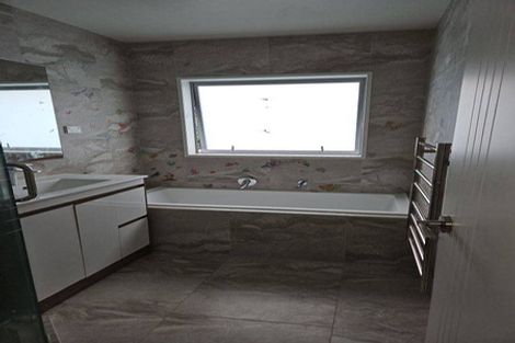 Photo of property in 10 Cliff Road, Papakura, 2110