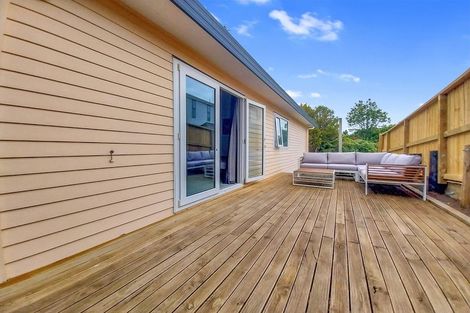 Photo of property in 2/53 Verran Road, Birkenhead, Auckland, 0626