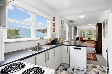 Photo of property in 36 Miles Crescent, Newlands, Wellington, 6037