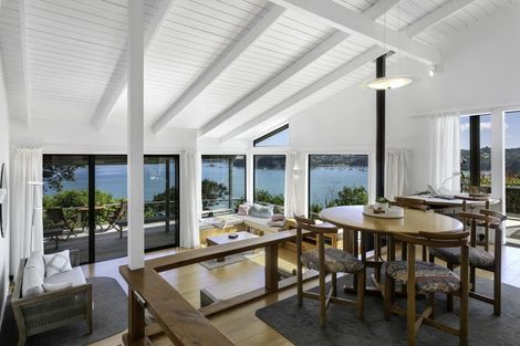 Photo of property in 200 Te Wahapu Road, Russell, 0272