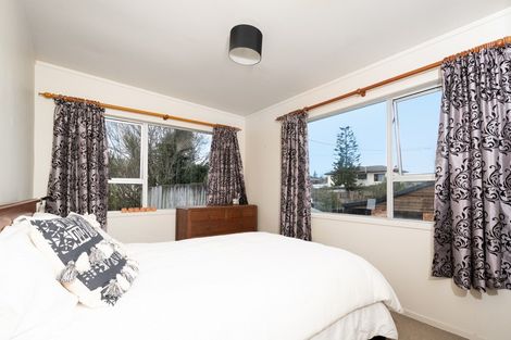 Photo of property in 64 View Road, Henderson, Auckland, 0612