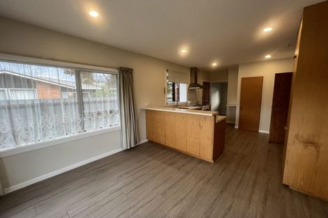 Photo of property in 32 Avonhead Road, Avonhead, Christchurch, 8042