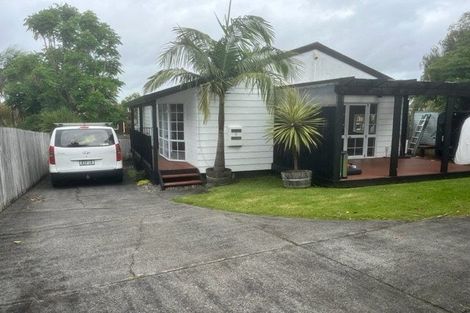 Photo of property in 2/34 Sandgate Avenue, Botany Downs, Auckland, 2010