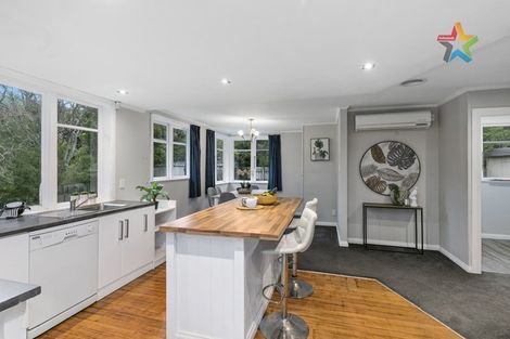 Photo of property in 404 Stokes Valley Road, Stokes Valley, Lower Hutt, 5019