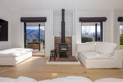 Photo of property in 64 Beacon Point Road, Wanaka, 9305