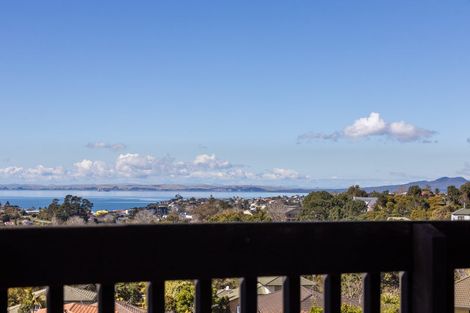 Photo of property in 2/807 East Coast Road, Northcross, Auckland, 0630