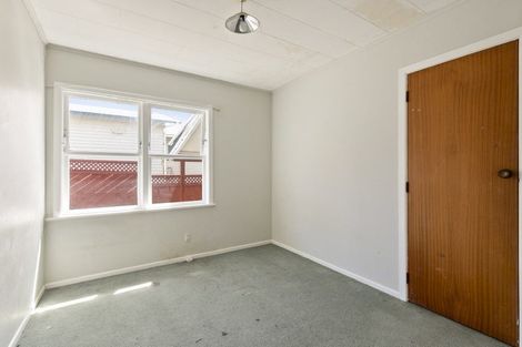 Photo of property in 26 Waiwera Crescent, Maupuia, Wellington, 6022