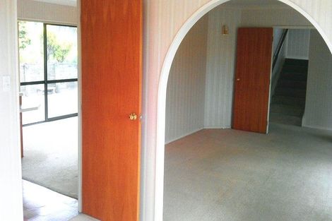 Photo of property in 62 Dalwhinnie Parade, Highland Park, Auckland, 2010