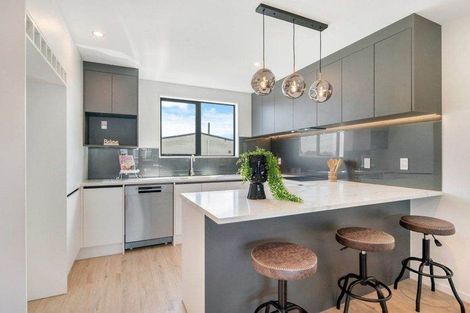 Photo of property in 2/18 Sylvan Crescent, Te Atatu South, Auckland, 0610