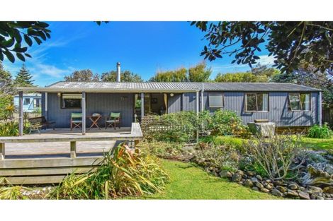 Photo of property in 4 Mission Road, Port Waikato, Tuakau, 2695