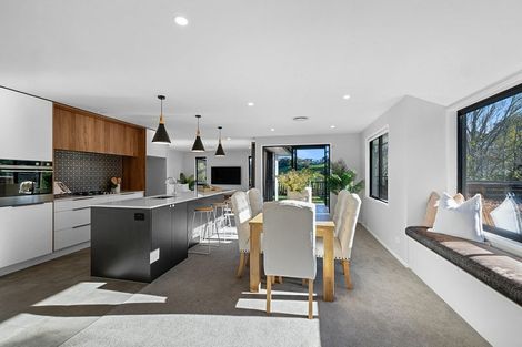 Photo of property in 8 Matau Lane, Ferndale, New Plymouth, 4310