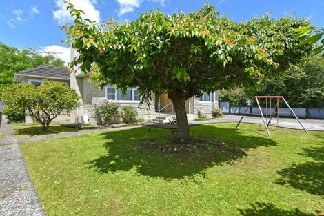 Photo of property in 13 Heretaunga Square, Silverstream, Upper Hutt, 5019