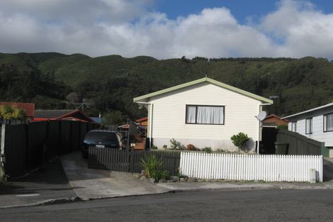 Photo of property in 8a Glenbrook Grove, Naenae, Lower Hutt, 5011