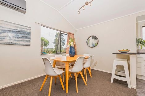 Photo of property in 2/109 Don Buck Road, Massey, Auckland, 0614