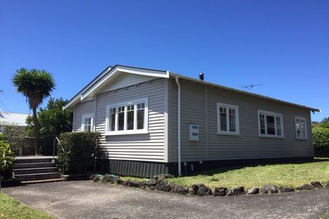 Photo of property in 35 Clayburn Road, Glen Eden, Auckland, 0602