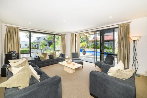 Photo of property in 4 The Strand, Fitzherbert, Palmerston North, 4410