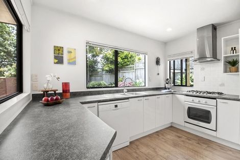 Photo of property in 14 Mandeville Place, Unsworth Heights, Auckland, 0632