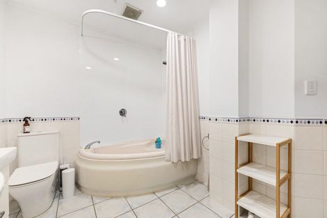 Photo of property in 1c Queen Street, New Plymouth, 4310
