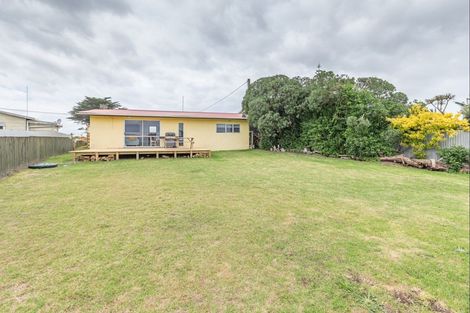 Photo of property in 12 Rangitane Street, Himatangi Beach, Foxton, 4891