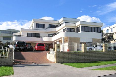 Photo of property in 6 Lobelia Rise, Goodwood Heights, Auckland, 2105