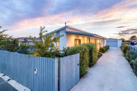 Photo of property in 17 Royal Park Drive, Parklands, Christchurch, 8083