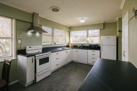 Photo of property in 69 Wikiriwhi Crescent, Awapuni, Palmerston North, 4412