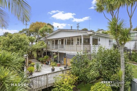 Photo of property in 12 Highland Avenue, Titirangi, Auckland, 0604