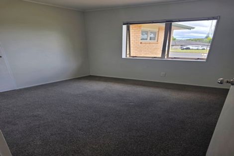 Photo of property in 16 Loughinisland Place, Weymouth, Auckland, 2103