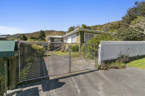 Photo of property in 9 Willis Grove, Wainuiomata, Lower Hutt, 5014