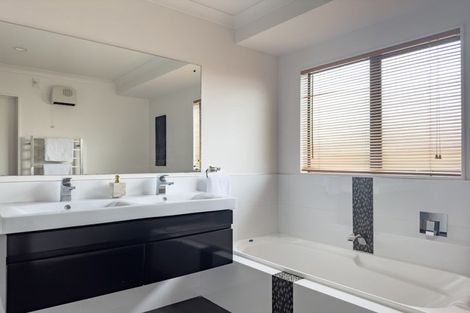 Photo of property in 8 Woodfield Place, Parkvale, Hastings, 4122