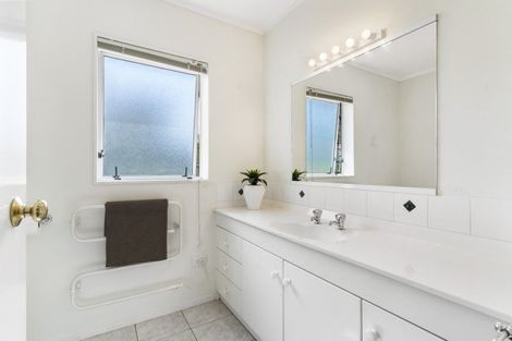 Photo of property in 176 Millhouse Drive, Golflands, Auckland, 2013