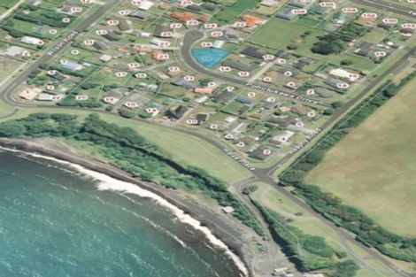 Photo of property in 16 Pohutukawa Drive, Opunake, 4616