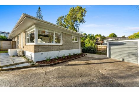 Photo of property in 2/13 Jonathan Place, Sunnynook, Auckland, 0620