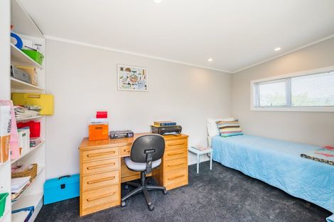 Photo of property in 14 Goldie Place, Waikanae Beach, Waikanae, 5036