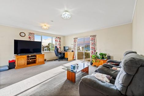 Photo of property in 18 Peterhouse Place, West Harbour, Auckland, 0618