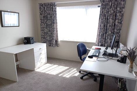 Photo of property in 23 Brindle Way, Newlands, Wellington, 6037