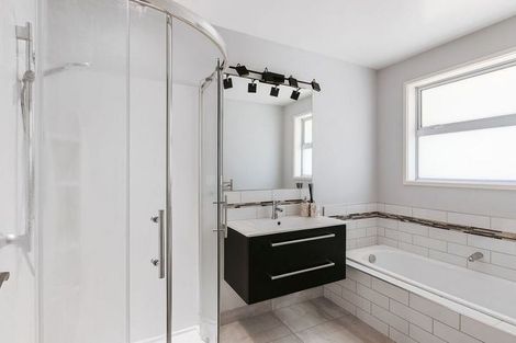 Photo of property in 266 Lakes Boulevard, Pyes Pa, Tauranga, 3112